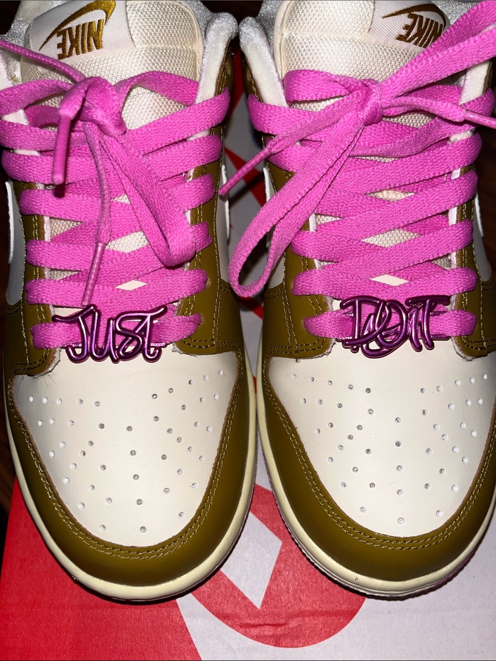 Nike Women’s Low-Top Sneakers . Special Edition. Woman’s Size 8 - Picture 4 of 8